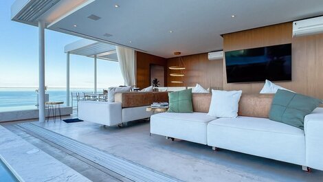 Duplex penthouse with infinity pool and panoramic ocean views