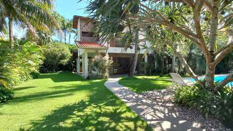 GREAT RES.POOL, AIR COND.UP TO 14 PEOPLE, COND. FEW METERS FROM THE BEACH
