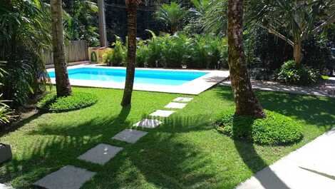 ÓTIMA RES.PISCINA, AR COND.ATÉ 14 PESSOAS, COND. POUCOS METROS PRAIA
