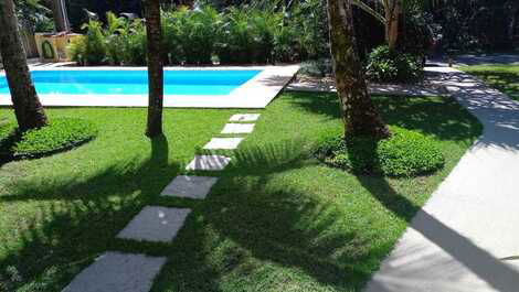 GREAT RES.POOL, AIR COND.UP TO 14 PEOPLE, COND. FEW METERS FROM THE BEACH