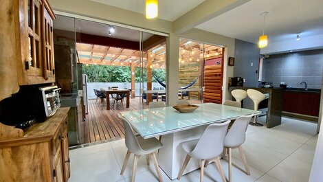 Sofisticada casa a pocos metros de la Playa de Paúba