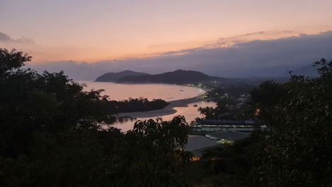 Praia a noite