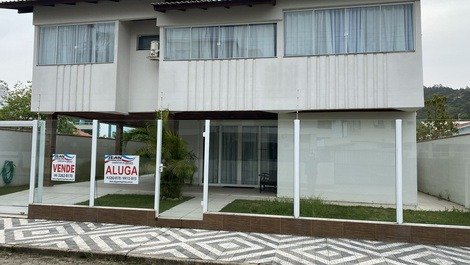 Casa para alquilar en Governador Celso Ramos - Praia de Palmas