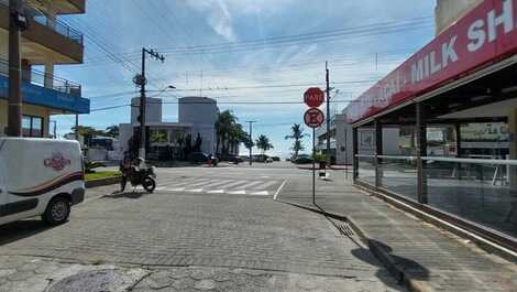 SOBRADO NO CENTRO DA PRAIA - PRÓXIMO A PRAIA E COMÉRCIO EM GERAL