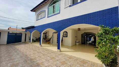 House facing the beach 50 meters from the sand.