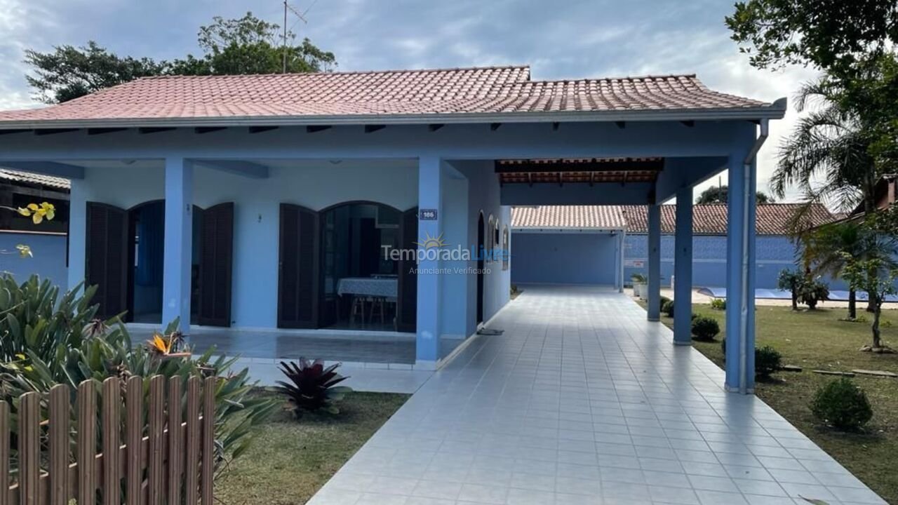 Casa para alquiler de vacaciones em Itapoá (Barra do Saí)