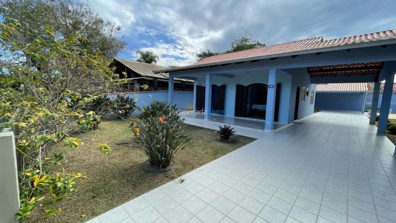 Casa para alquiler de vacaciones em Itapoá (Barra do Saí)