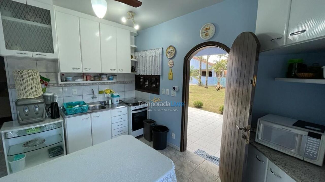 Casa para alquiler de vacaciones em Itapoá (Barra do Saí)