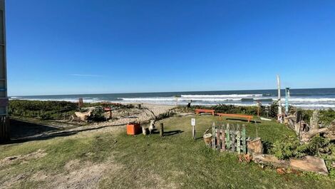 Casa con piscina para 13 personas a 180 metros de la playa!