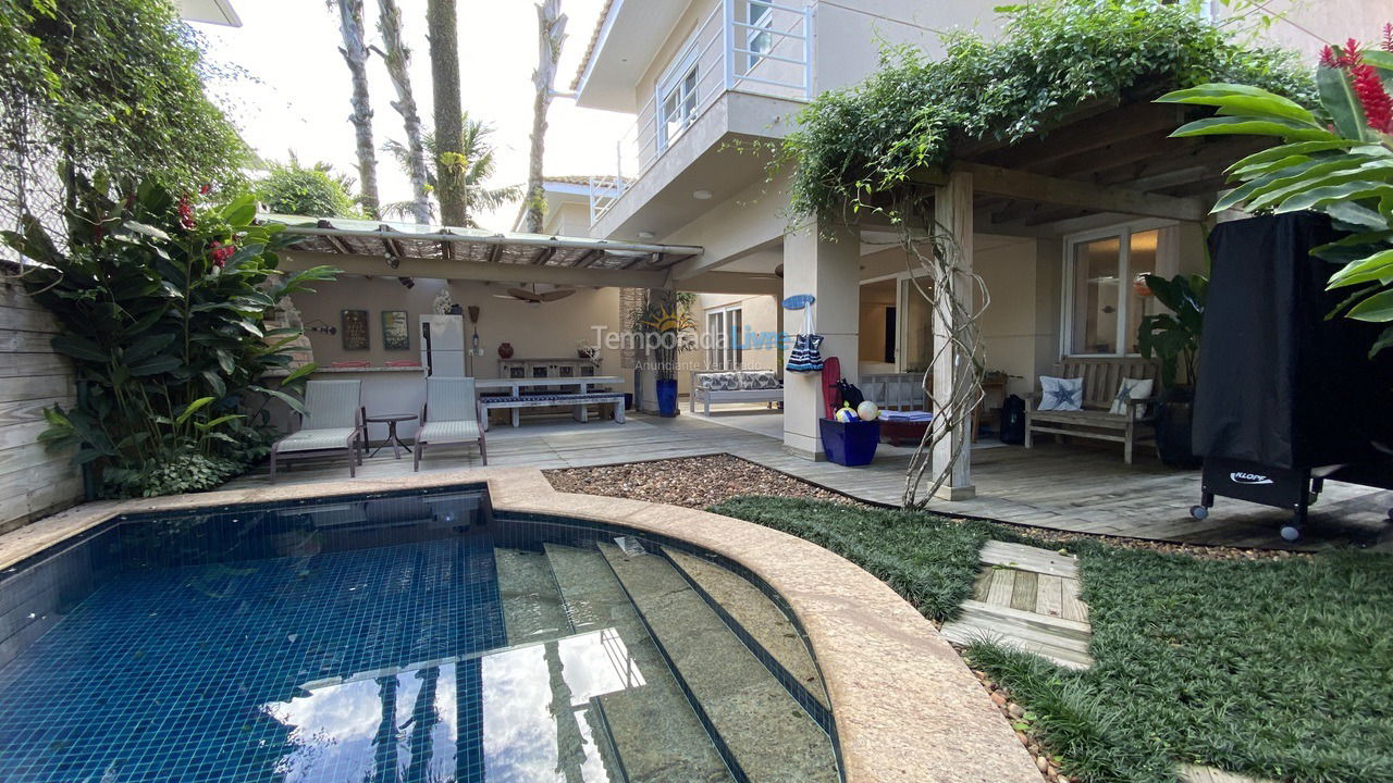 Casa para aluguel de temporada em São Sebastião (Praia da Baleia)