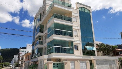 Apartamento en alquiler de 02 habitaciones, Praia De Palmas, Gov. Celso Ramos.