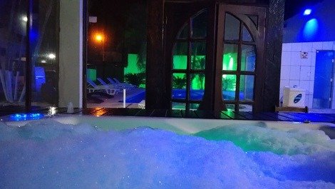 Casa com piscina aquecida,2 Spa hidro massagem, sauna, salão de jogos