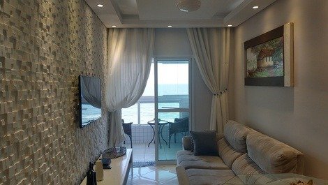 Beautiful apartment facing the sea