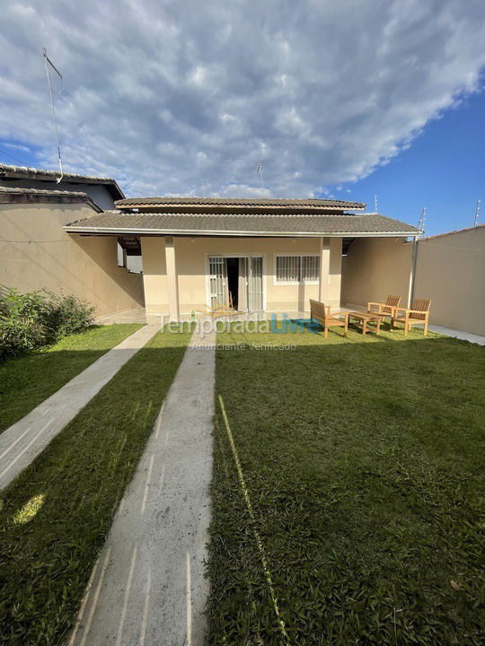 Casa para aluguel de temporada em Caraguatatuba (Massaguaçu)