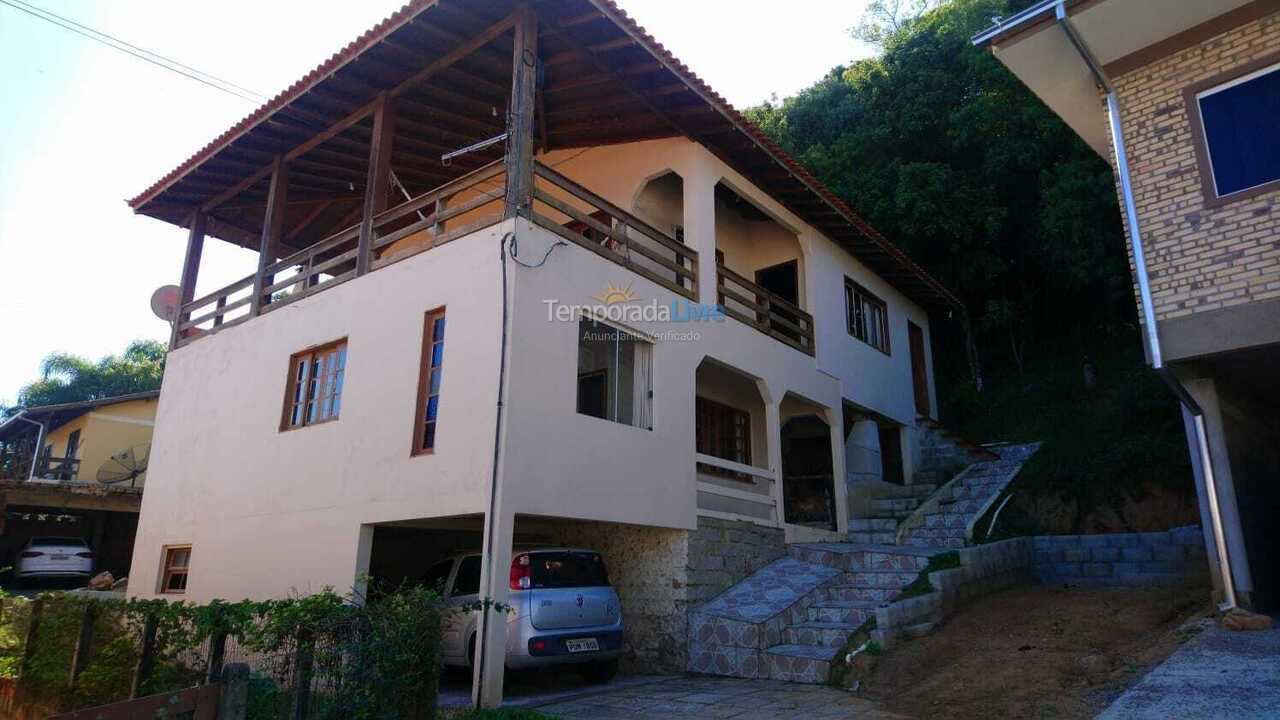 House for vacation rental in Garopaba (Praia da Ferrugem)