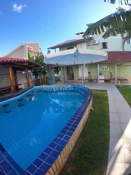 Casa para aluguel de temporada em Governador Celso Ramos (Praia de Palmas)