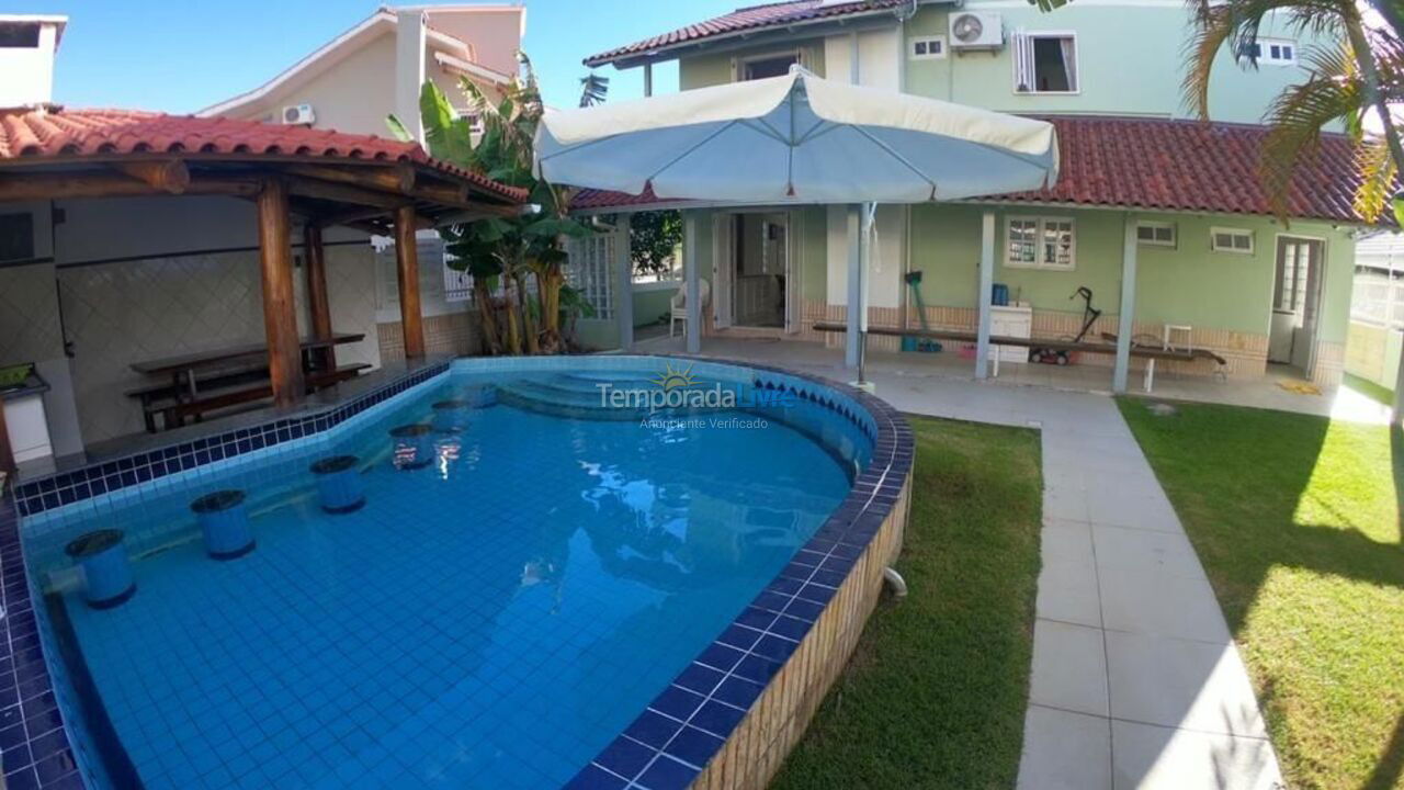 Casa para alquiler de vacaciones em Governador Celso Ramos (Praia de Palmas)