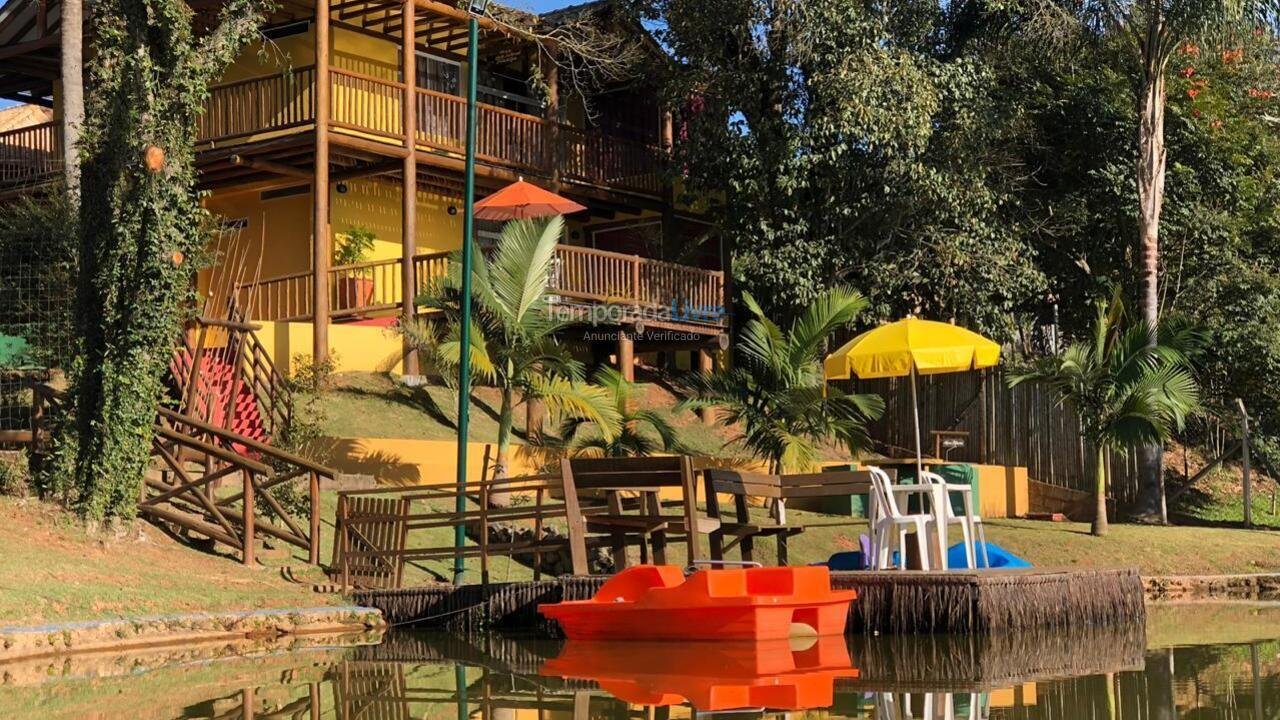 Resort privativo com 3 piscinas aquecidas.