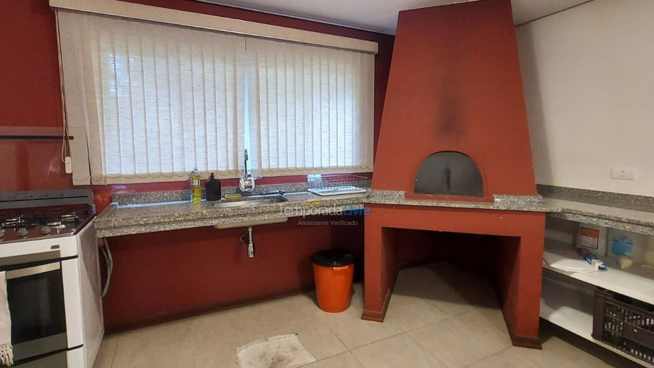 Apartamento para aluguel de temporada em Campos do Jordão (Capivari)