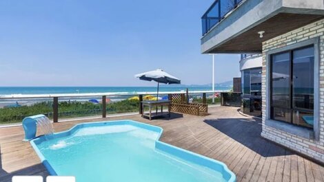 House by the sea with 5 suites