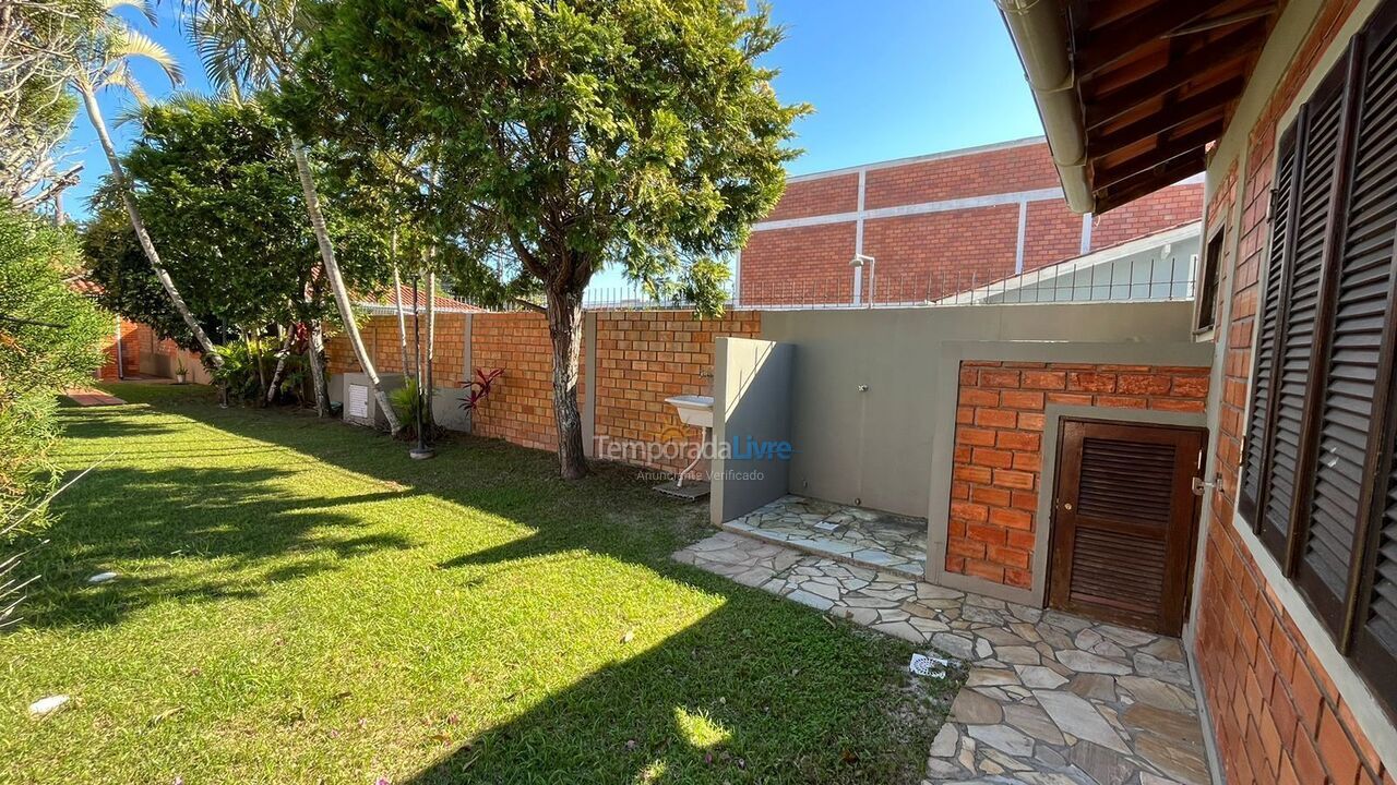 Casa para aluguel de temporada em Florianopolis (Praia dos Ingleses)