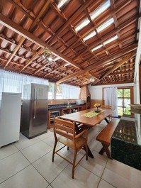 Comfort 4 bedrooms barbecue and leisure area with swimming pools.