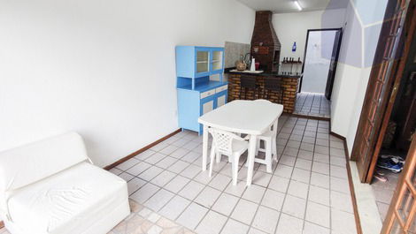 House 2 floors with 3 bedrooms 150mts from Cachoeira do Bom Jesus beach