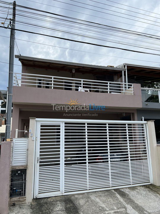 Casa para aluguel de temporada em Bombinhas (Canto Grande)