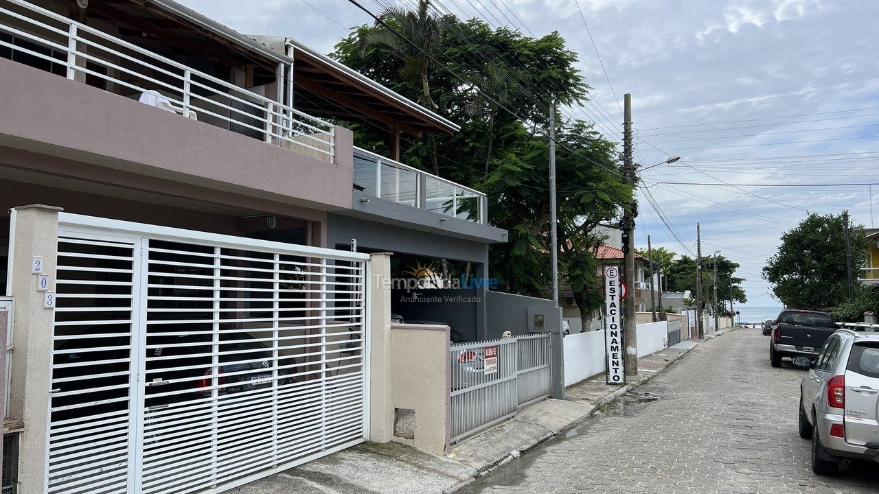 Casa para aluguel de temporada em Bombinhas (Canto Grande)