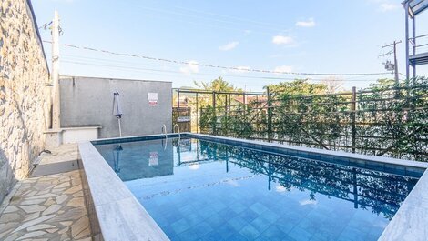 Apartamento nuevo con piscina y barbacoa privada