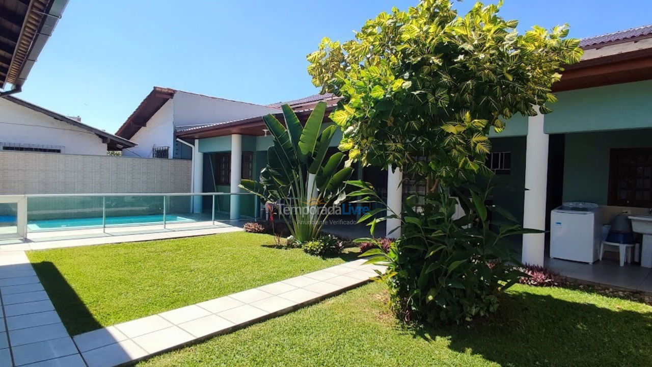 Casa para aluguel de temporada em Florianopolis (Canasvieiras)