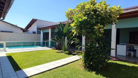 LINDA CASA DE FÉRIAS COM PISCINA PRÓXIMO A PRAIA