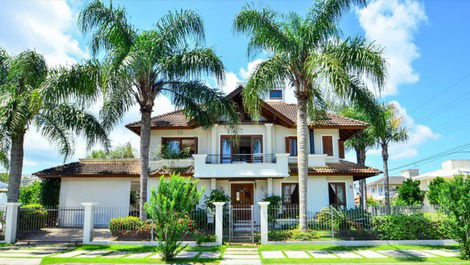 HERMOSA CASA CON PISCINA EN JURERE TEMPORADA INTERNACIONAL