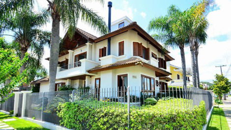 HERMOSA CASA CON PISCINA EN JURERE TEMPORADA INTERNACIONAL