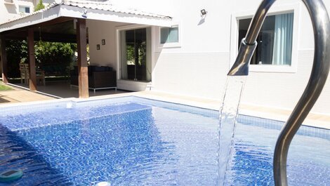 Casa con piscina, en Condominio Paraíso, Guarajuba BA