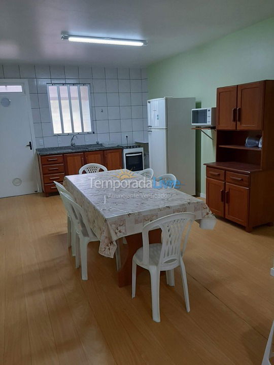 Apartamento para alquiler de vacaciones em Governador Celso Ramos (Praia de Palmas)