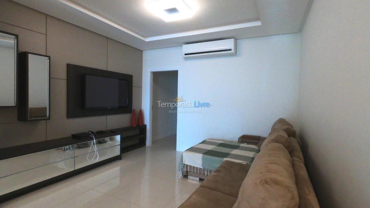 Apartamento para aluguel de temporada em Itapema (Meia Praia)