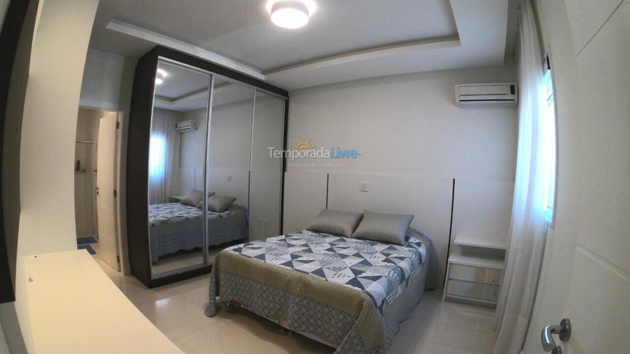 Apartamento para aluguel de temporada em Itapema (Meia Praia)