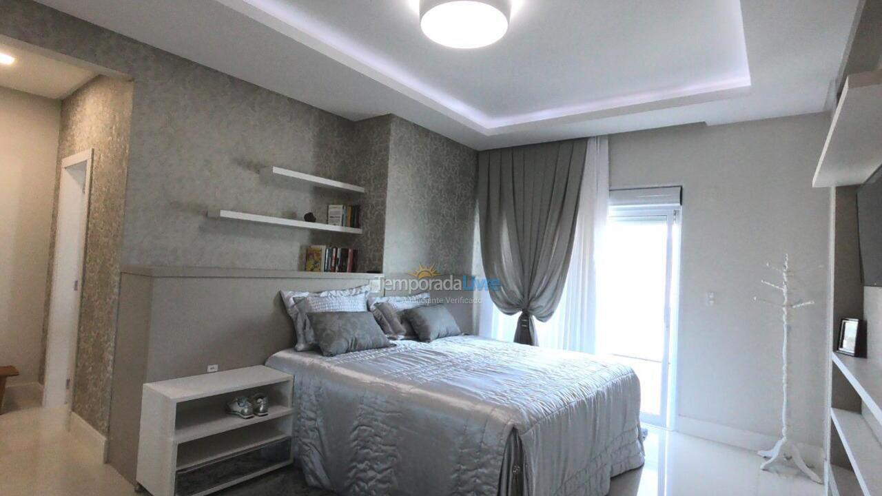 Apartamento para aluguel de temporada em Itapema (Meia Praia)
