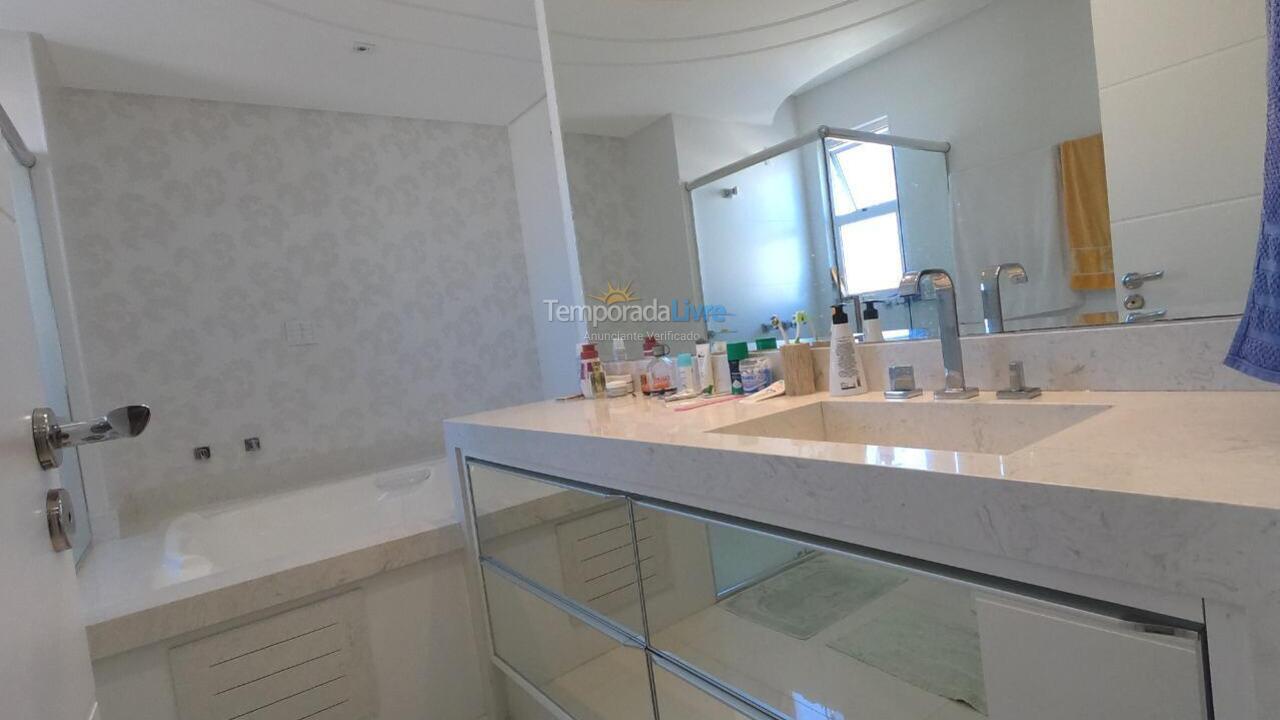 Apartamento para aluguel de temporada em Itapema (Meia Praia)