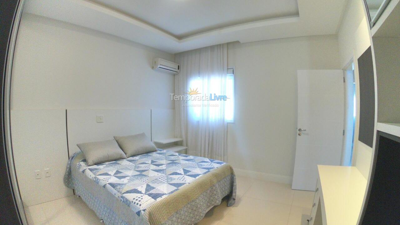 Apartamento para aluguel de temporada em Itapema (Meia Praia)