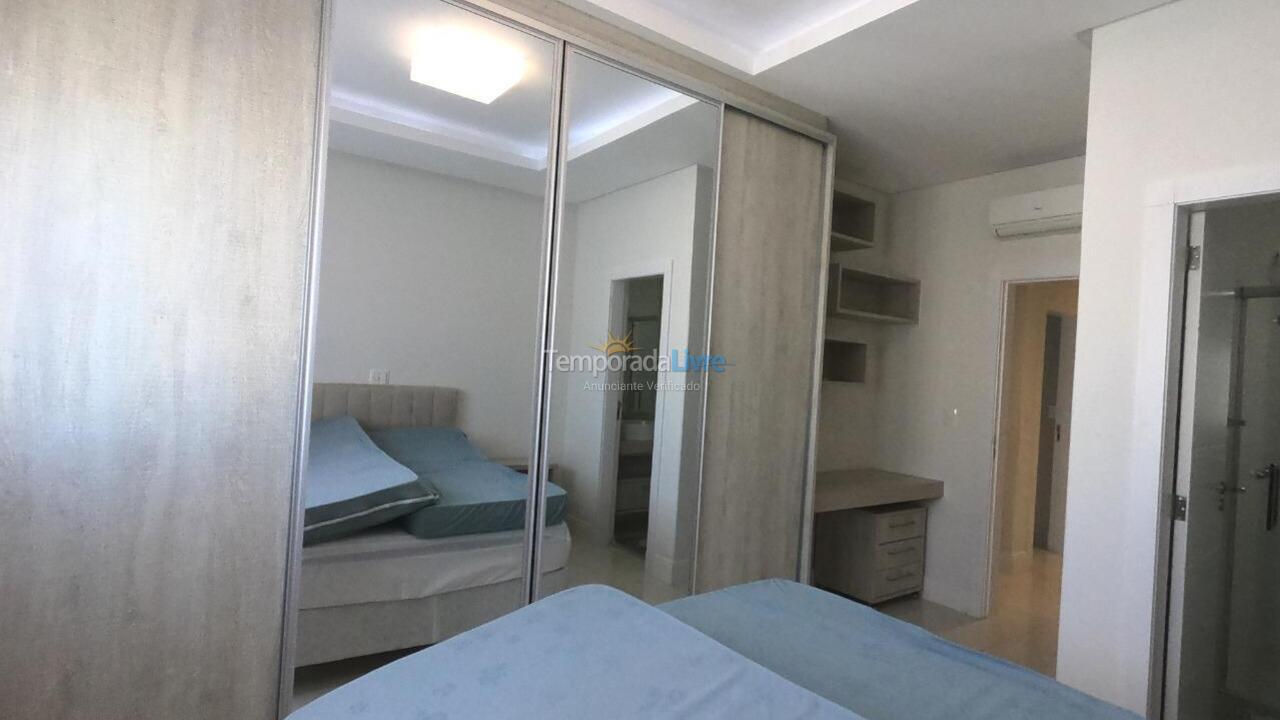 Apartamento para aluguel de temporada em Itapema (Meia Praia)