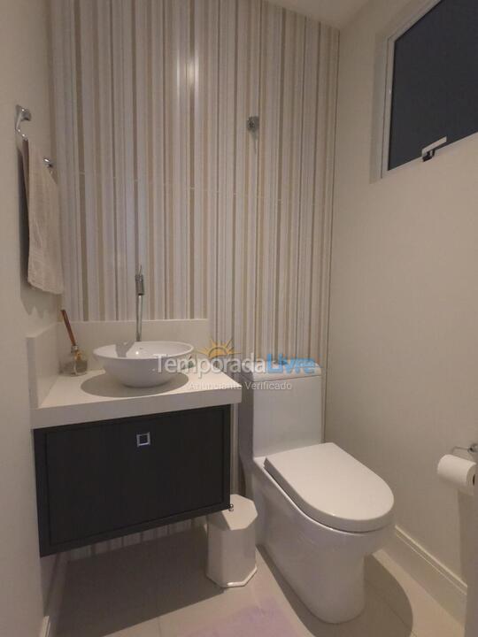 Apartamento para aluguel de temporada em Itapema (Meia Praia)