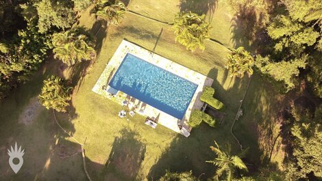 Foto aérea da piscina