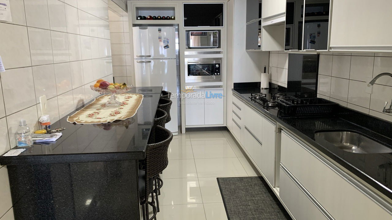 Apartamento para aluguel de temporada em Itapema (Meia Praia)