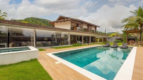 Clean Luxurious House, of the Highest Standard in Juquehy