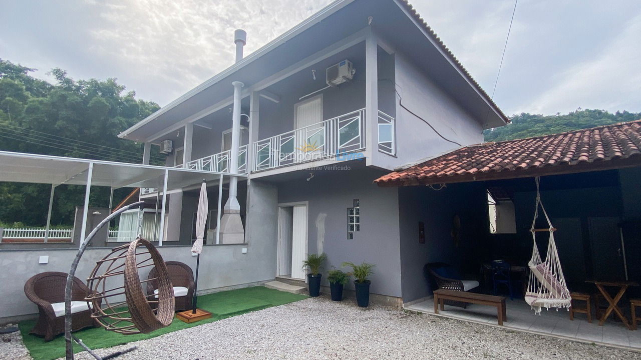 Casa para aluguel de temporada em Governador Celso Ramos (Praia de Palmas)