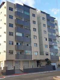 Large and airy 2 bedroom apt with suite, wifi