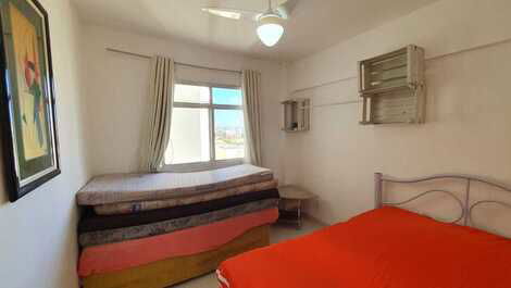 Large and airy 2 bedroom apt with suite, wifi