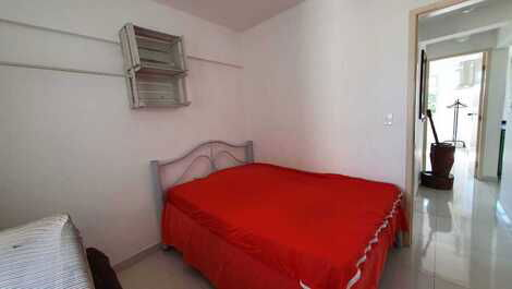 Large and airy 2 bedroom apt with suite, wifi